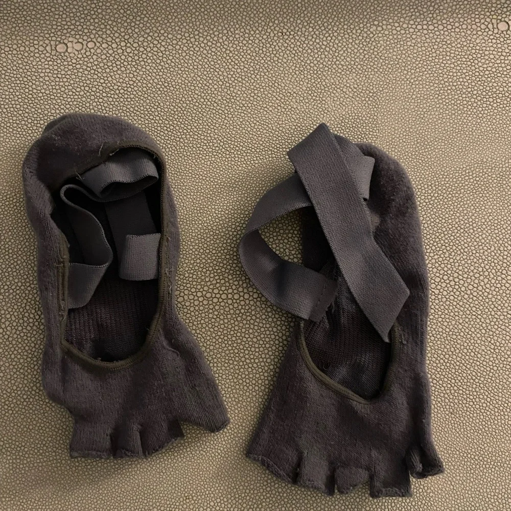 Barre Sox Grip Socks Color: Smokey Grey Ballerina